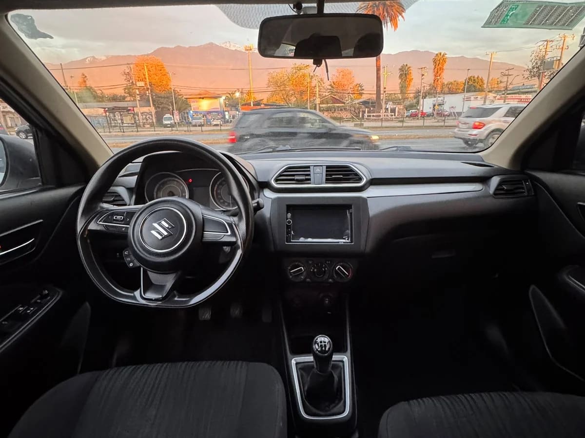 2022 Suzuki Dzire GL Blanco - Miniatura 9