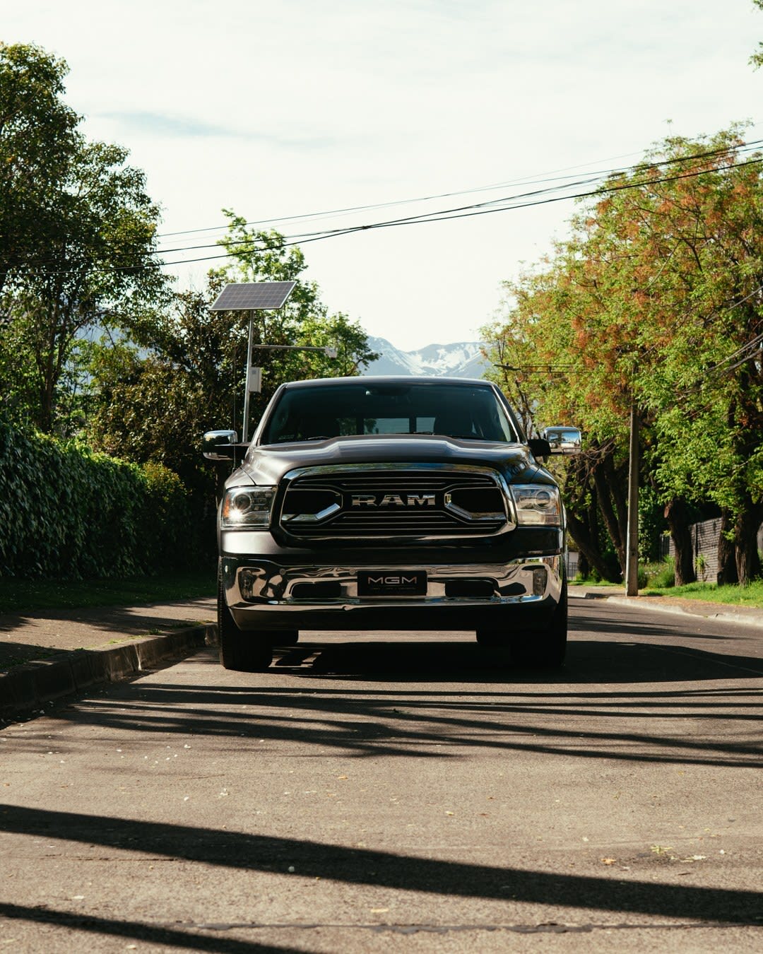 2021 RAM 1500 LARAMIE Gris - Miniatura 4