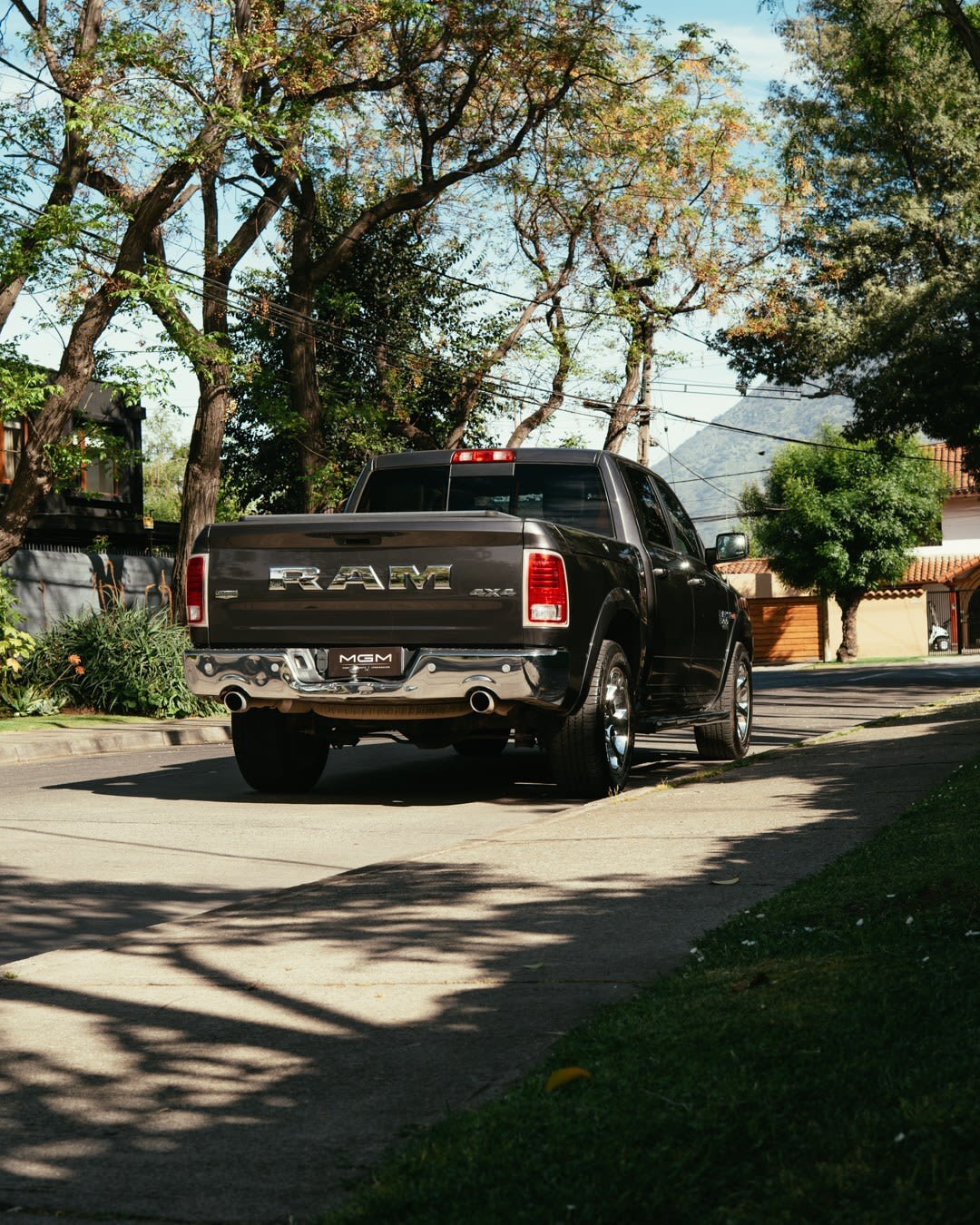 2021 RAM 1500 LARAMIE Gris - Miniatura 10