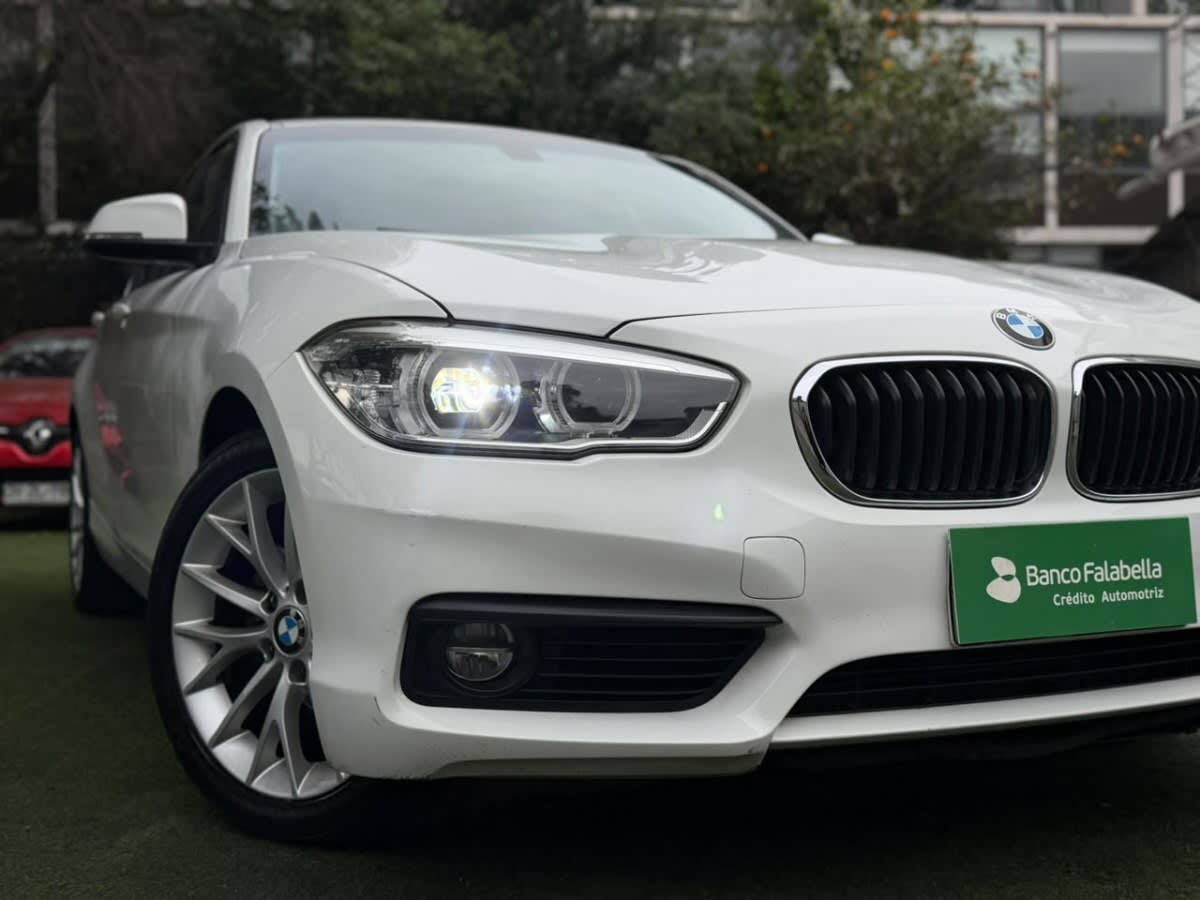 2018 BMW 118I 1.5 Blanco - Miniatura 3