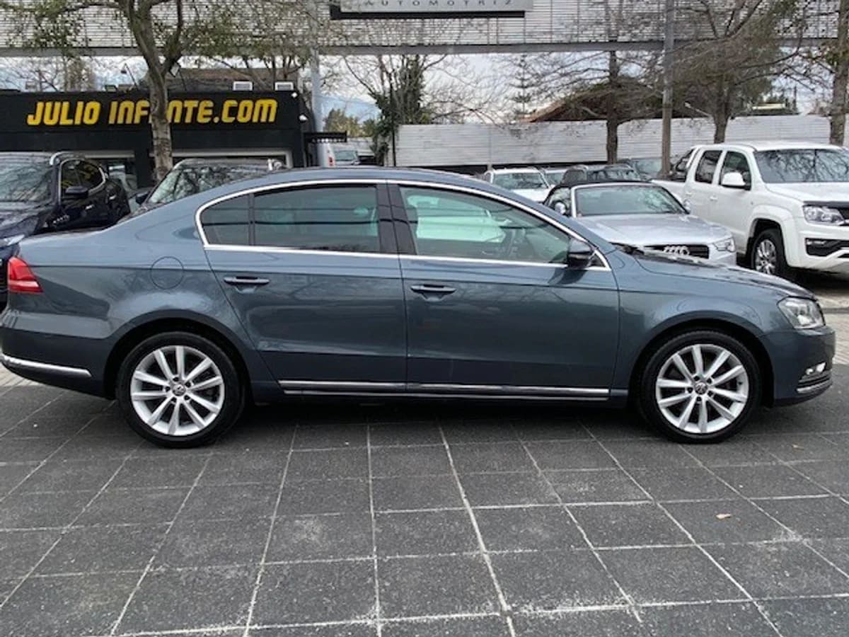 2012 Volkswagen Passat Highline - Miniatura 7