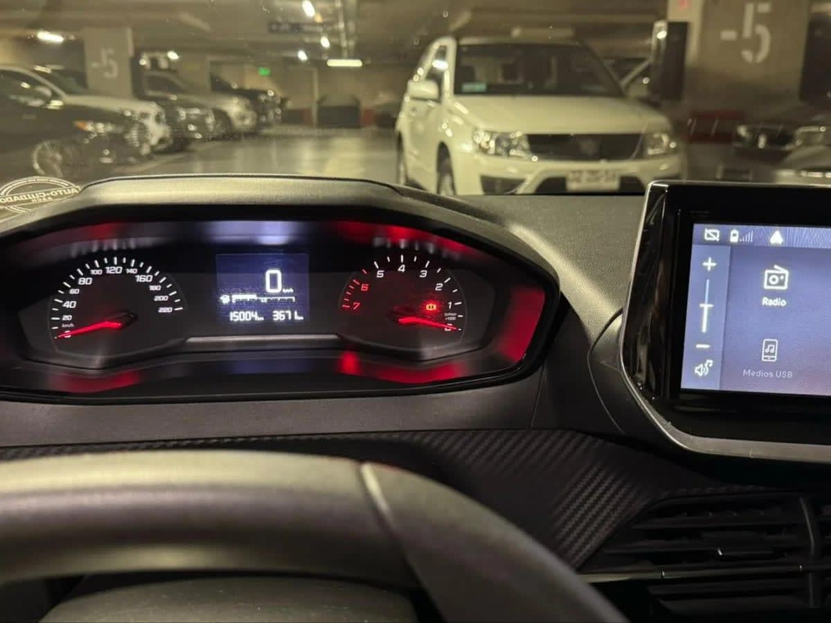2023 Peugeot 208 STYLE Gris - Miniatura 3