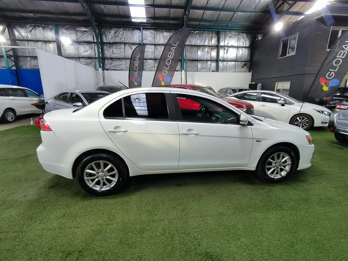 2018 Mitsubishi Lancer RT 1.8 Blanco - Miniatura 6
