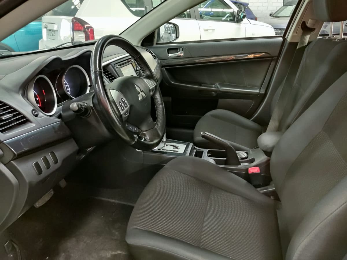 2018 Mitsubishi Lancer RT 1.8 Blanco - Miniatura 9