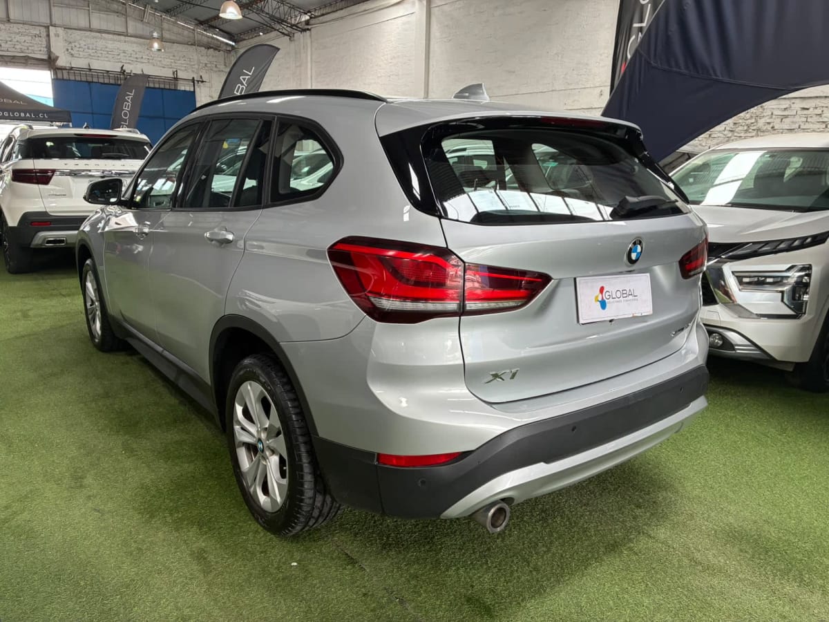 2021 BMW X1 Sdrive 1.5 Plata - Miniatura 2