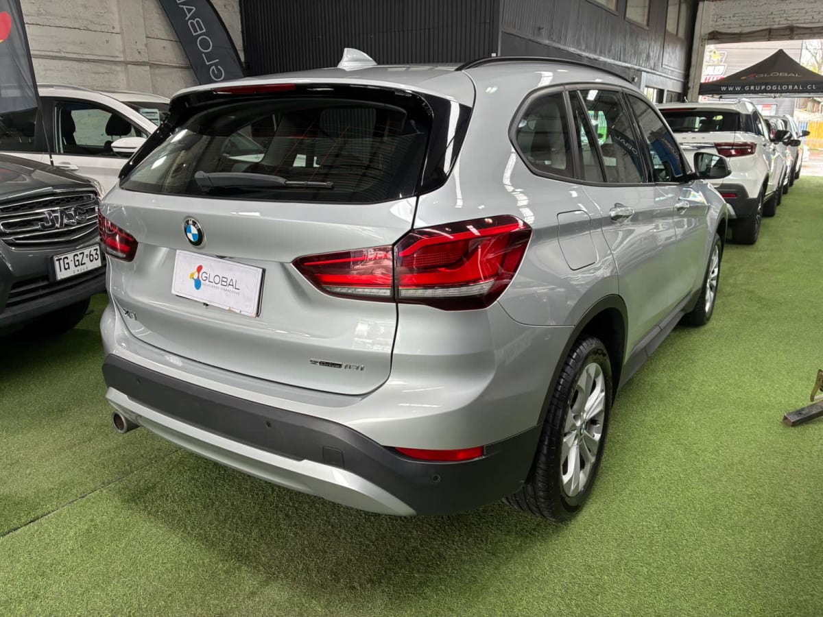 2021 BMW X1 Sdrive 1.5 Plata - Miniatura 4