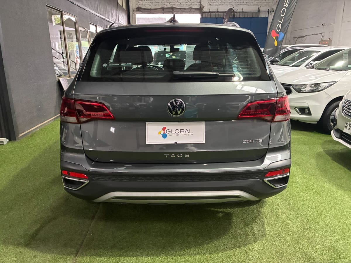 2023 Volkswagen Taos TSI 1.4 Gris - Miniatura 3