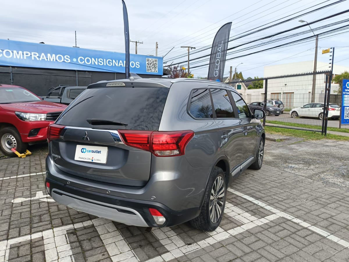 2022 Mitsubishi Outlander GLS 4x4 Gris - Miniatura 4