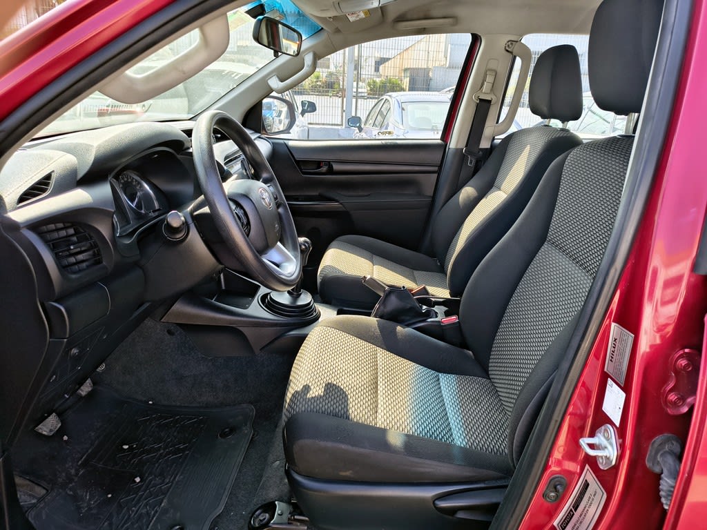 2023 Toyota Hilux 2.4 - Miniatura 10