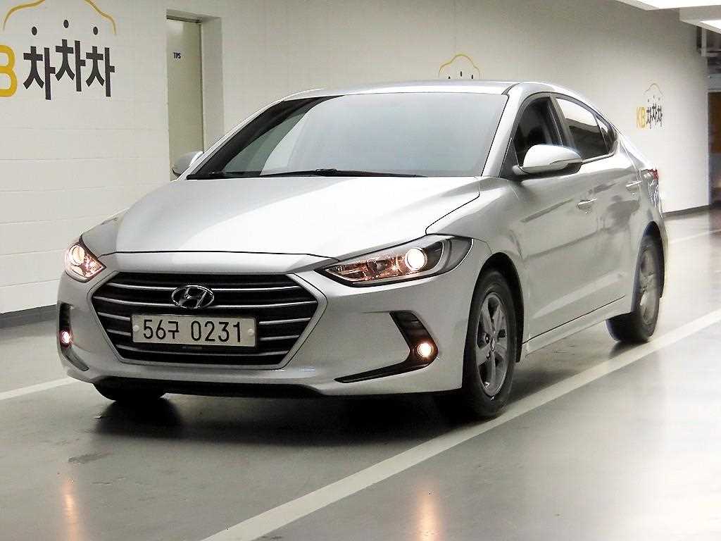 2017 Hyundai Avante AD Gris - Imagen 1