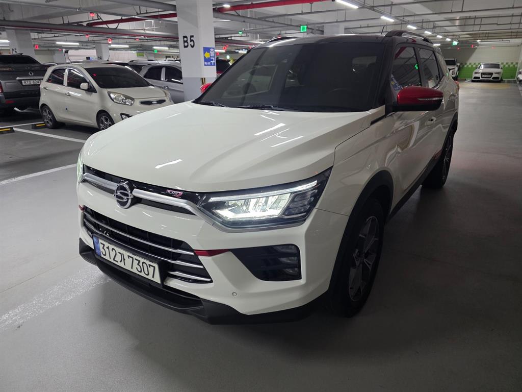 2021 SsangYong Korando 2WD Blanco - Miniatura 2
