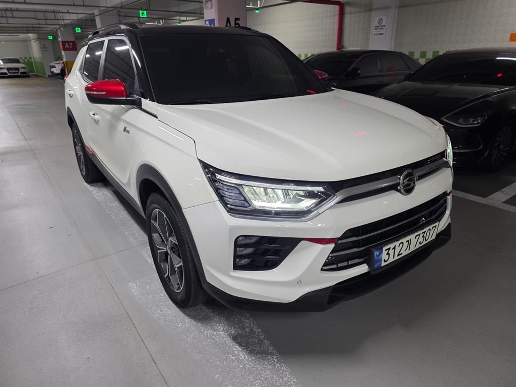 2021 SsangYong Korando 2WD Blanco - Miniatura 3
