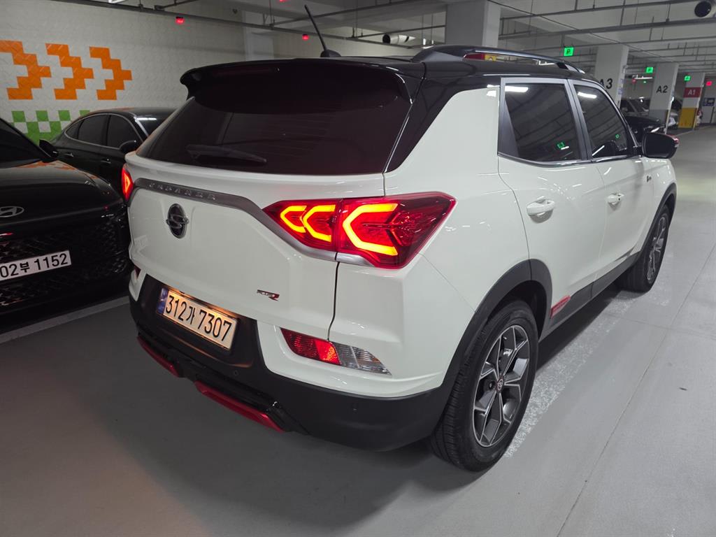2021 SsangYong Korando 2WD Blanco - Miniatura 4