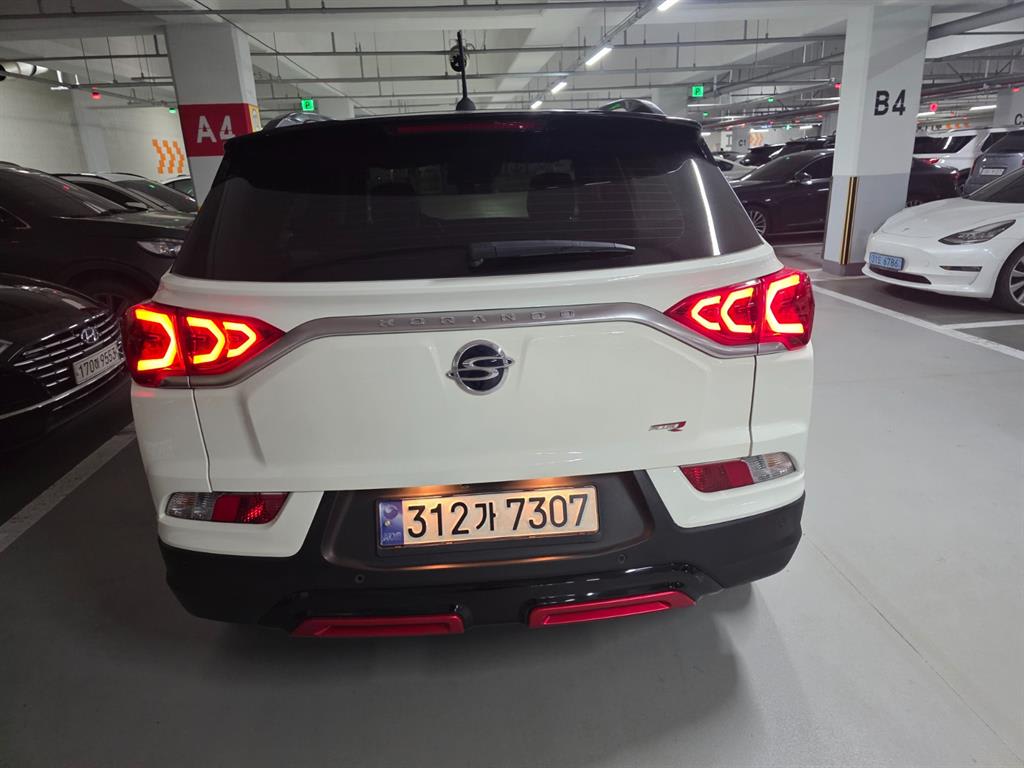 2021 SsangYong Korando 2WD Blanco - Miniatura 5