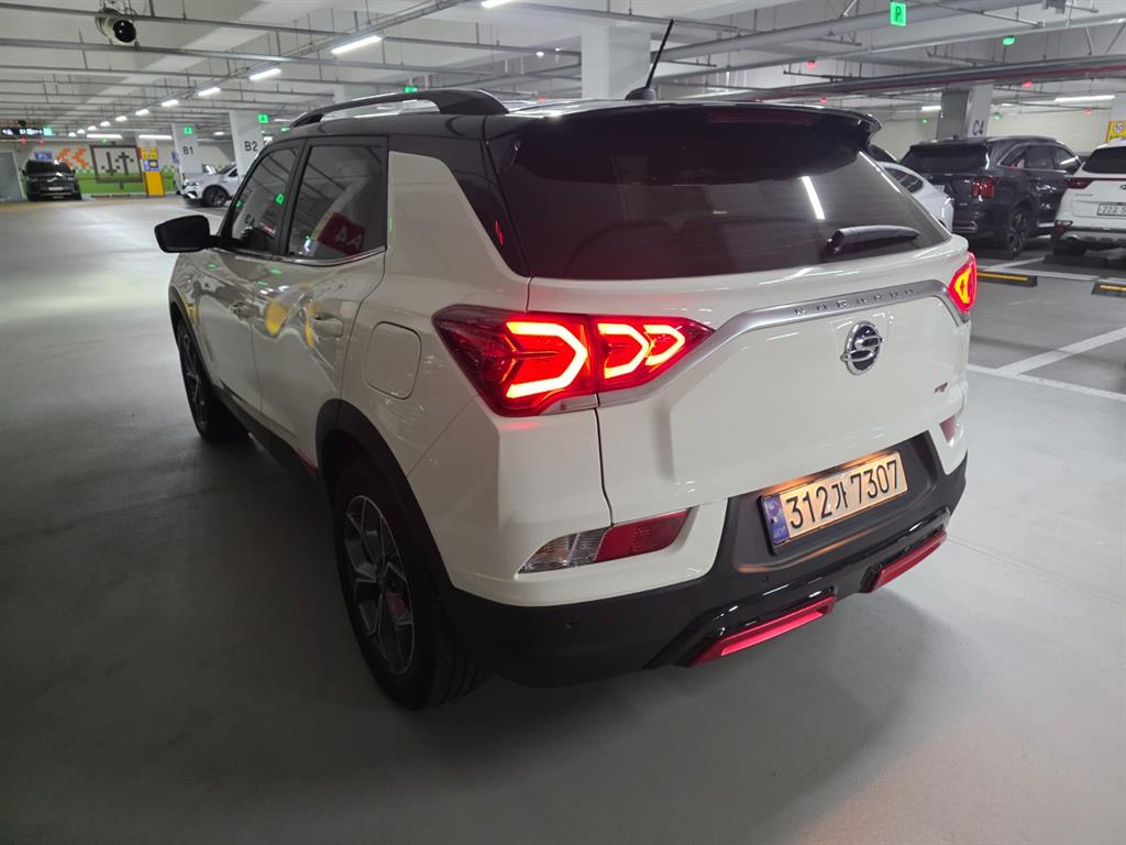 2021 SsangYong Korando 2WD Blanco - Miniatura 6