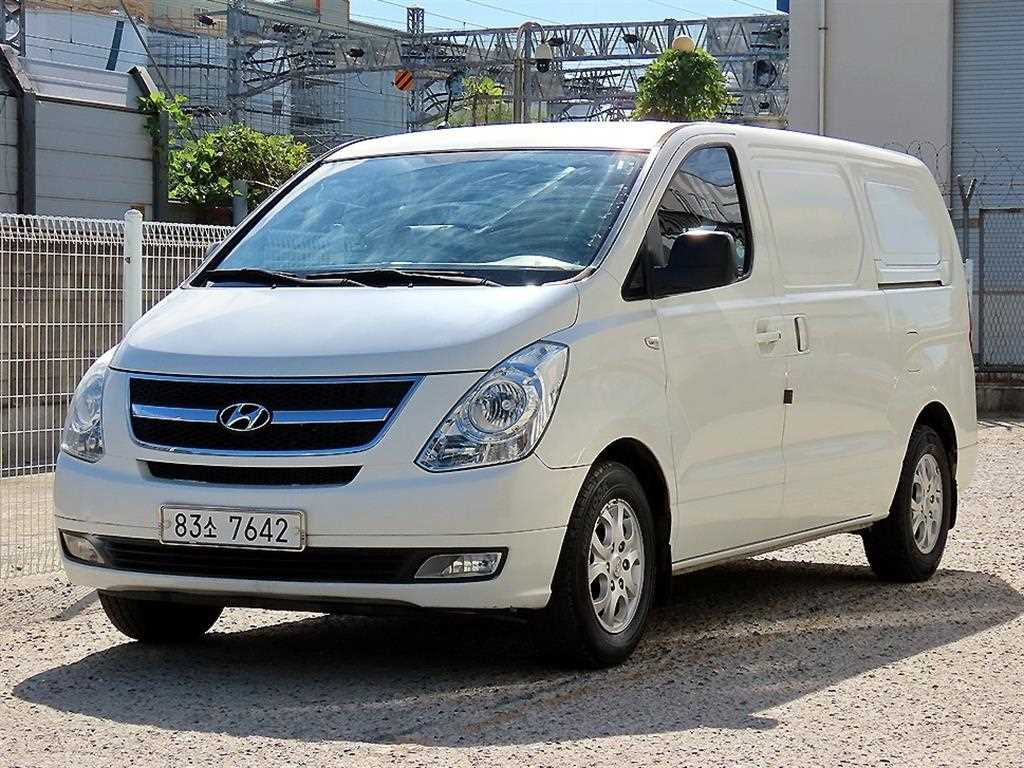 2011 Hyundai Starex Van Blanco - Miniatura 2