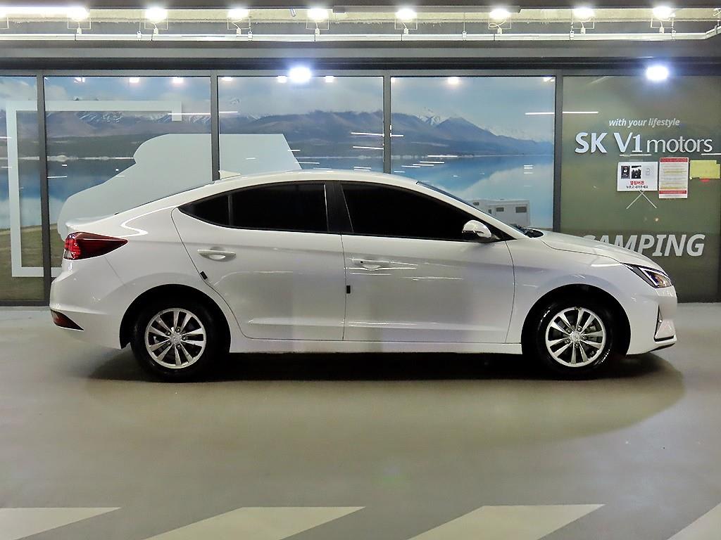 2020 Hyundai Avante AD Blanco - Miniatura 3