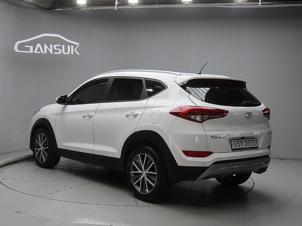 2017 Hyundai Tucson Diesel Blanco - Miniatura 3