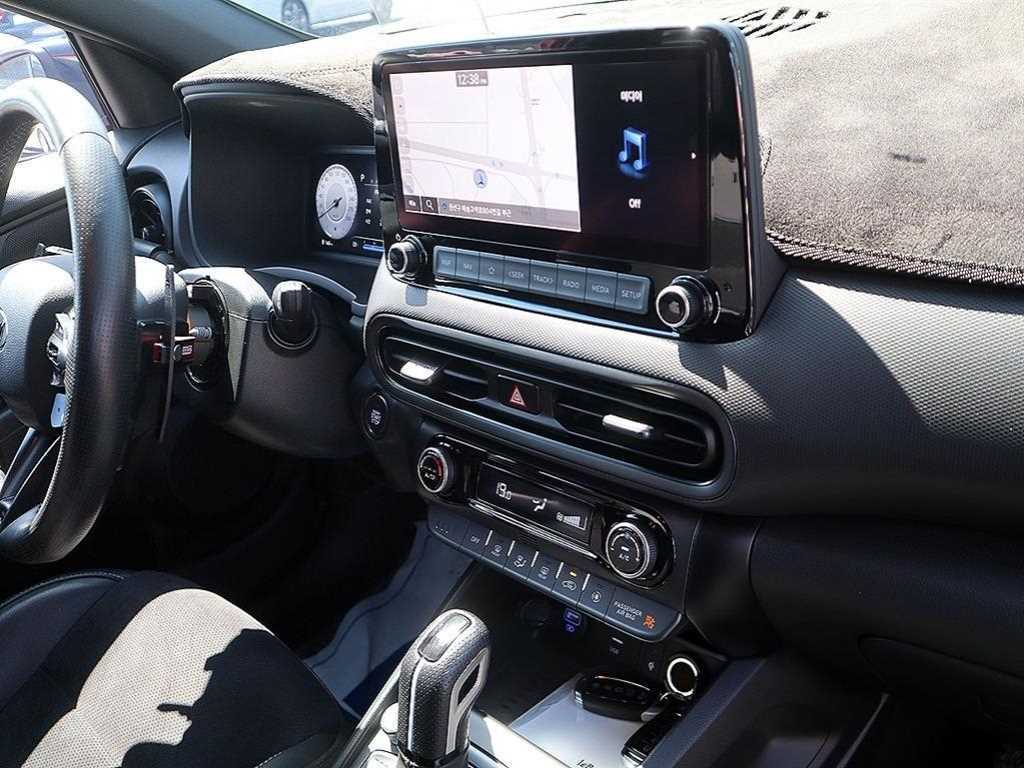 2022 Hyundai Kona Gasoline Rojo - Miniatura 10
