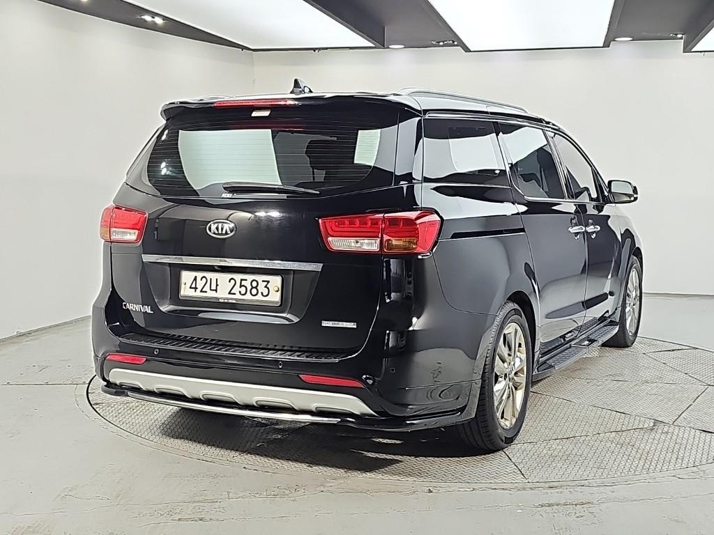 2018 Kia Carnival Diesel Negro - Miniatura 4