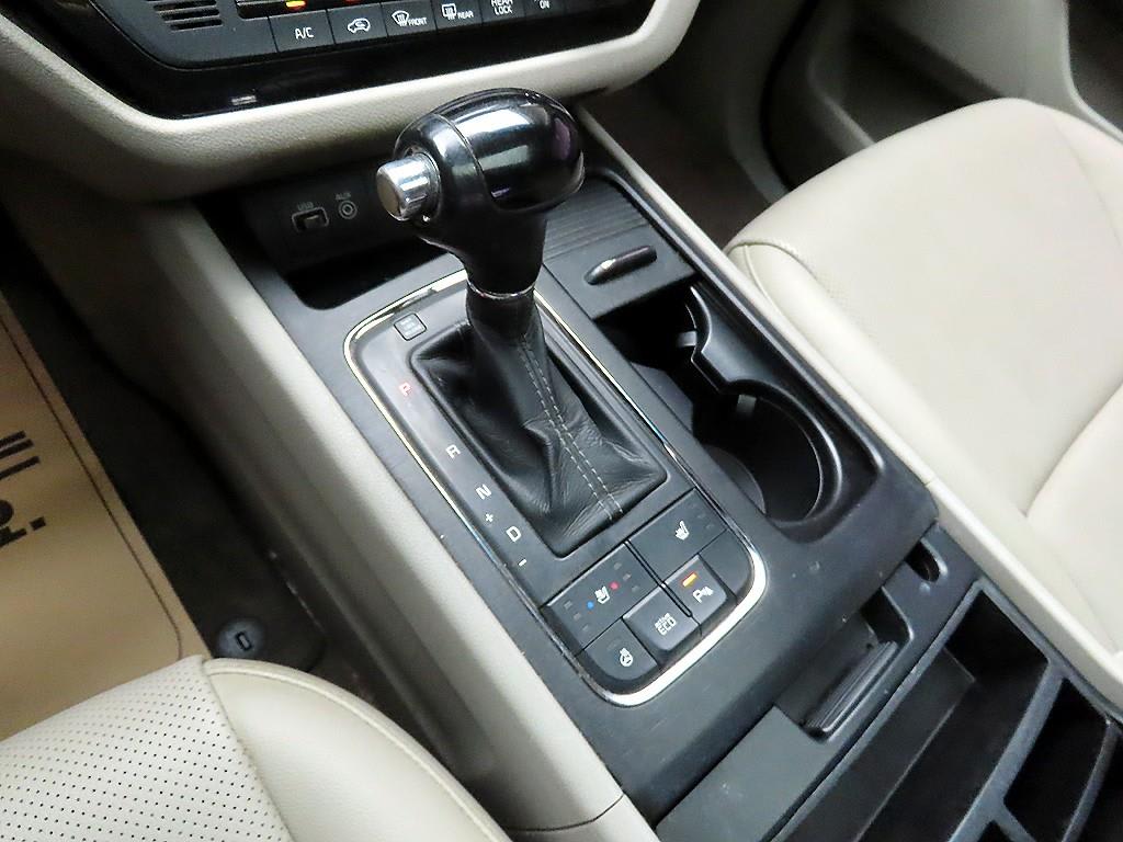 2016 Kia Carnival Diesel Gris - Miniatura 10
