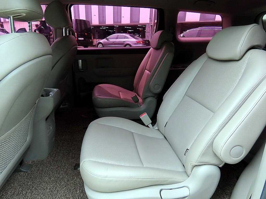 2019 Kia Carnival Diesel Blanco - Miniatura 6