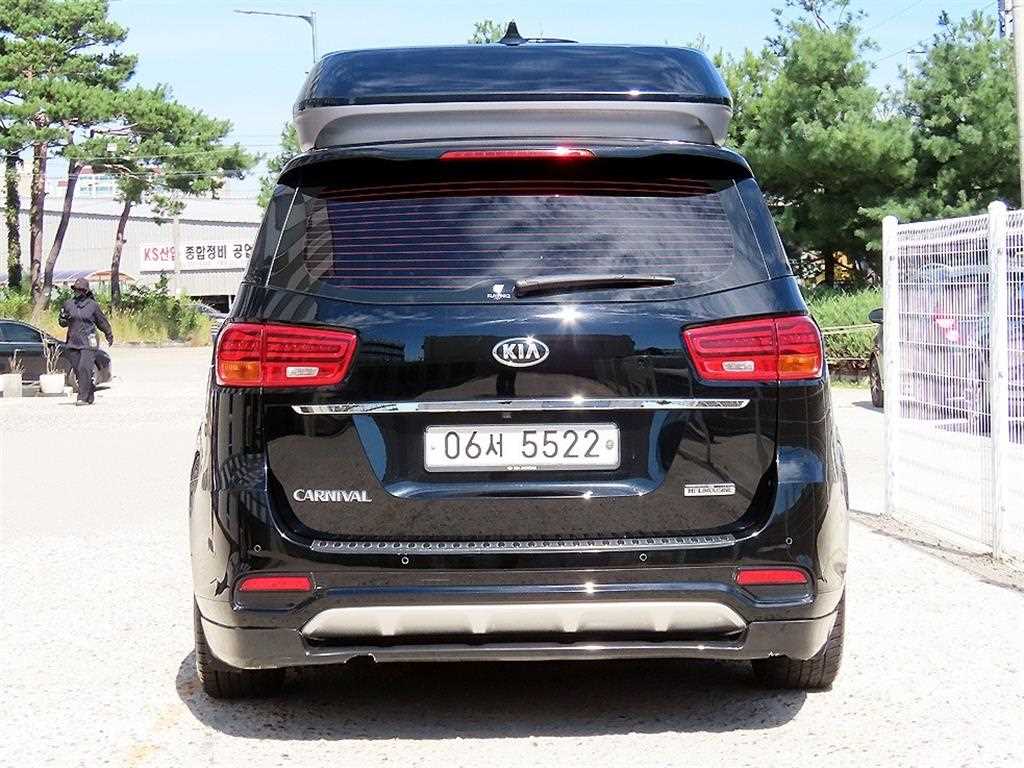 2019 Kia Carnival Gasoline - Miniatura 4