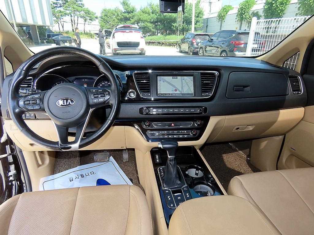 2019 Kia Carnival Gasoline - Miniatura 7