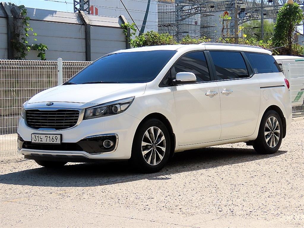 2015 Kia Carnival Diesel Blanco - Miniatura 2