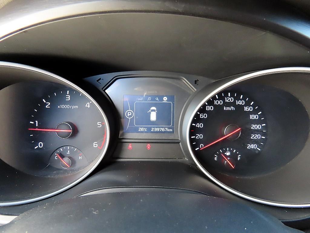 2015 Kia Carnival Diesel Blanco - Miniatura 10