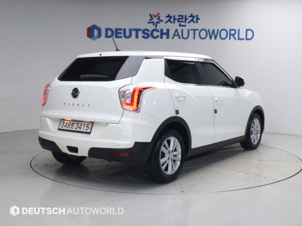 2018 SsangYong Tivoli Armor Blanco - Miniatura 2