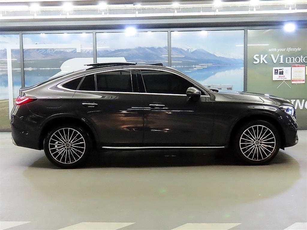 2024 Mercedes-Benz GLC Mercedes Benz Class Ref 422731 - Miniatura 3