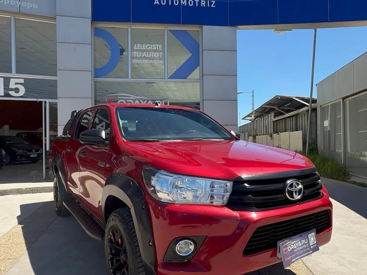 2021 Toyota Hilux 2.4 Rojo - Miniatura 3