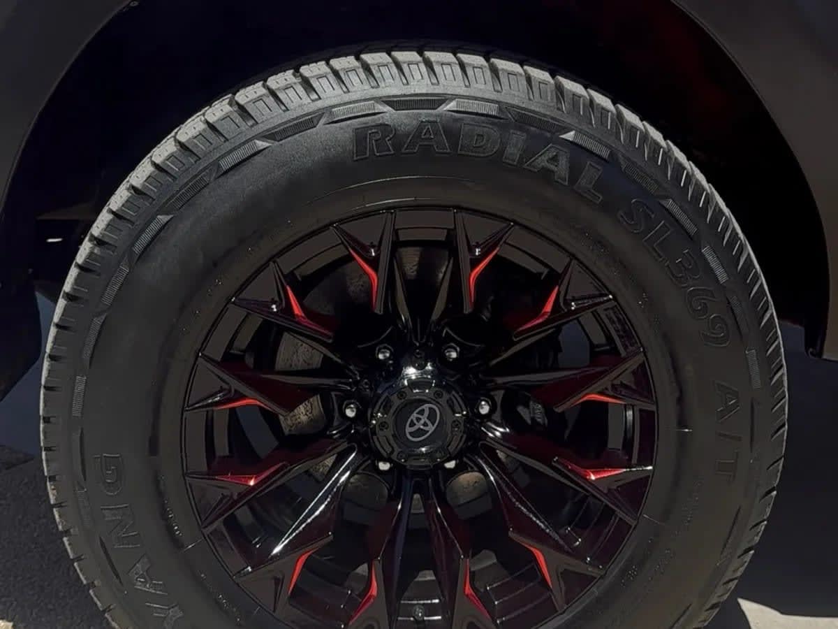2021 Toyota Hilux 2.4 Rojo - Miniatura 8