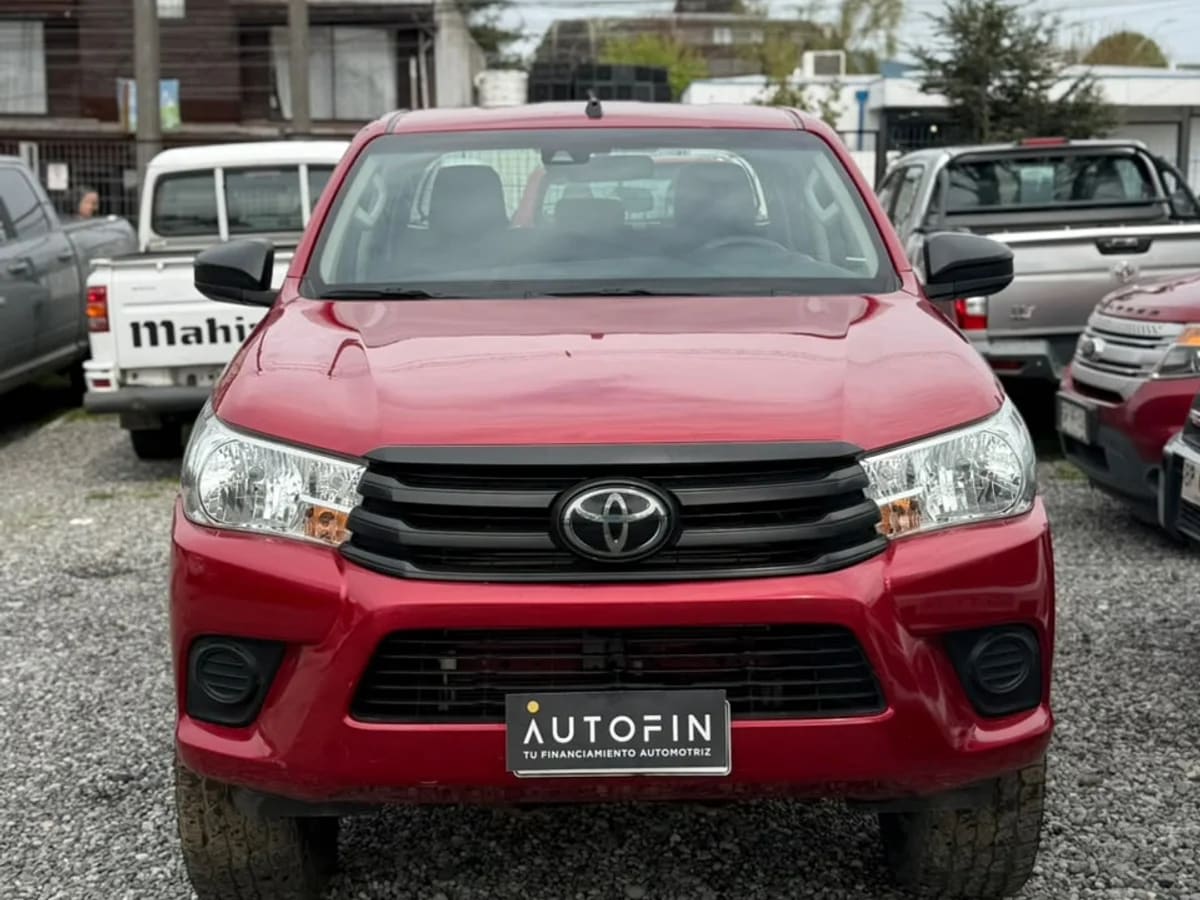 2024 Toyota Hilux DX Rojo - Miniatura 4
