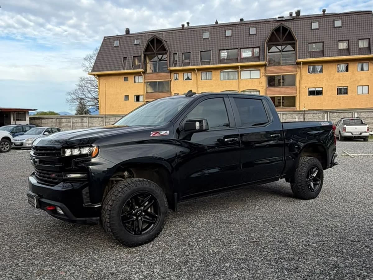 2021 Chevrolet Silverado 5.3 Negro - Miniatura 4