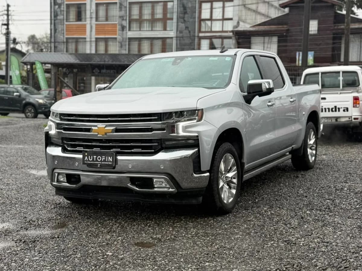 2022 Chevrolet Silverado 5.3 Plata - Miniatura 2