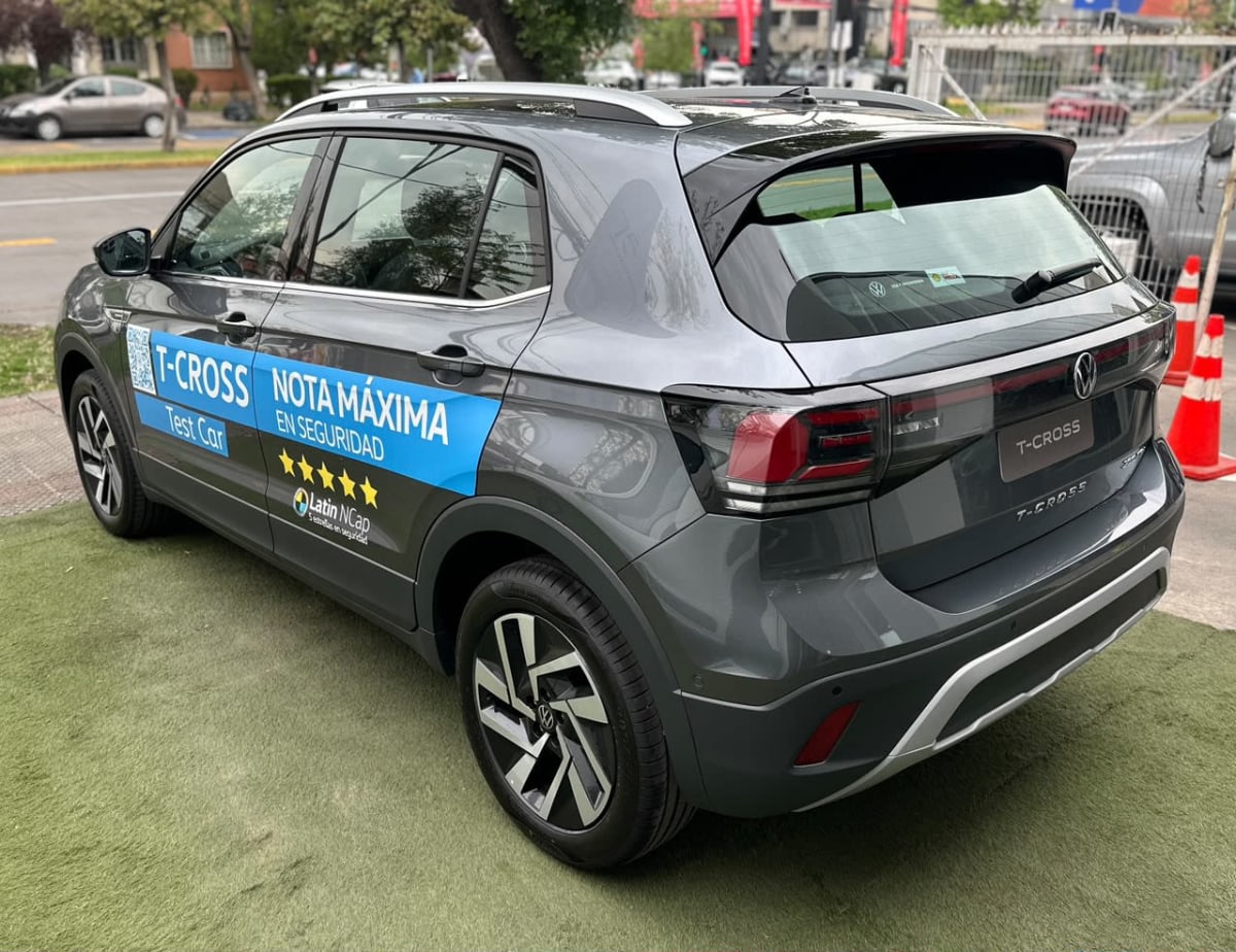 2027 Volkswagen T-Cross Highline Gris - Miniatura 4