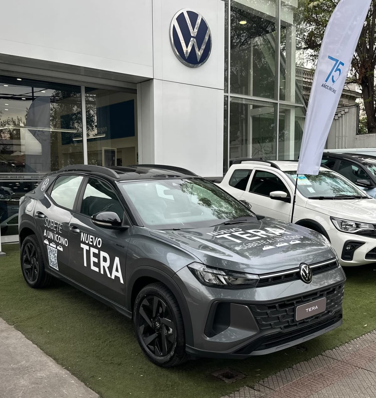 2027 Volkswagen Tera Outfit Gris - Imagen 1