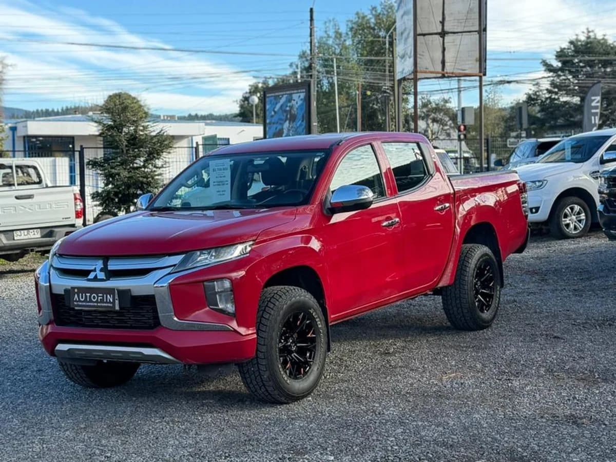 2022 Mitsubishi L200 Katana Rojo - Imagen 1