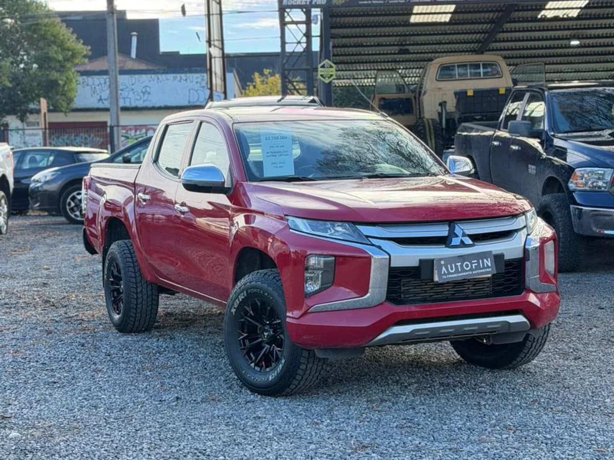 2022 Mitsubishi L200 Katana Rojo - Miniatura 4