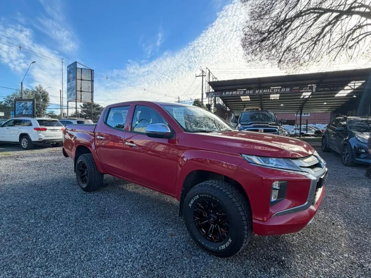 2022 Mitsubishi L200 Katana Rojo - Miniatura 8