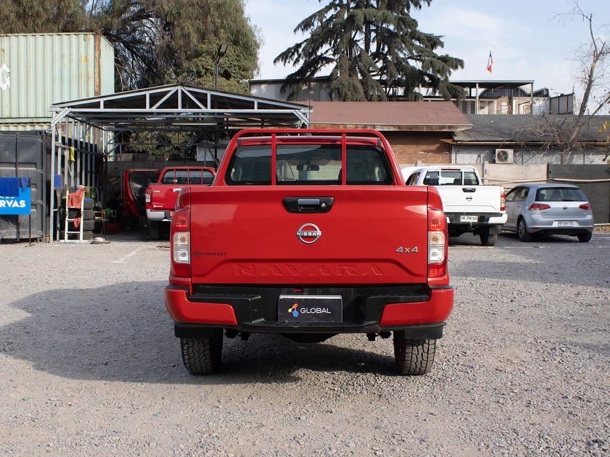 2023 Nissan Navara 2.3D Rojo - Miniatura 5