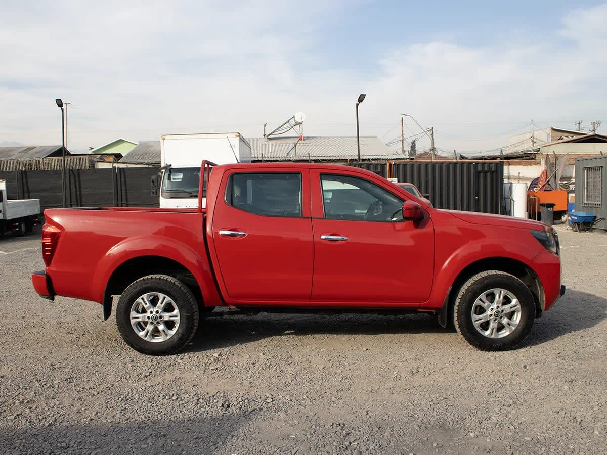 2023 Nissan Navara 2.3D Rojo - Miniatura 7