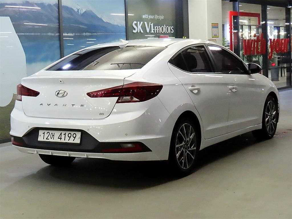 2019 Hyundai Avante AD Blanco - Miniatura 4
