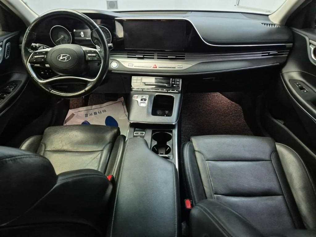 2020 Hyundai Grandeur IG Negro - Miniatura 7