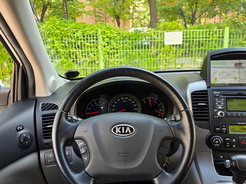 2010 KIA Carnival Ref 423033 Diesel - Miniatura 8