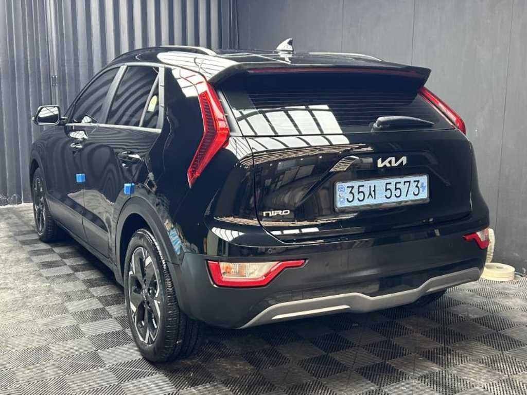 2024 KIA Niro Ref 423029 Diesel Negro - Miniatura 3