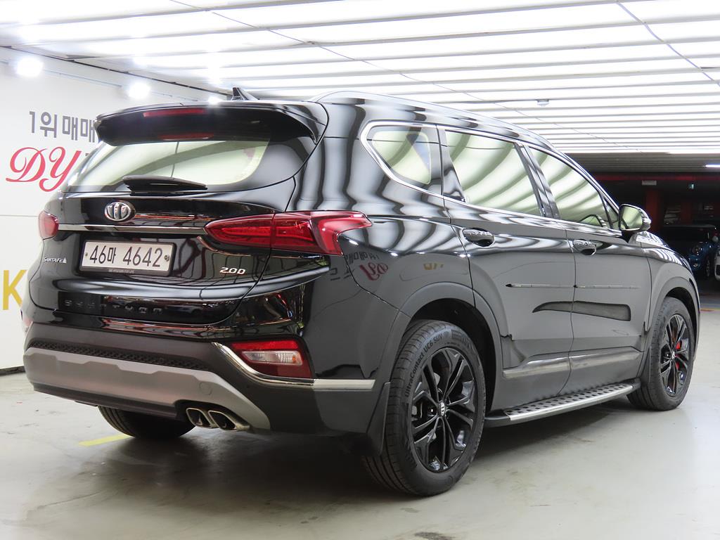 2019 Hyundai Santa Fe TM Negro - Miniatura 3