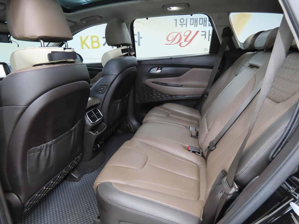 2019 Hyundai Santa Fe TM Negro - Miniatura 7